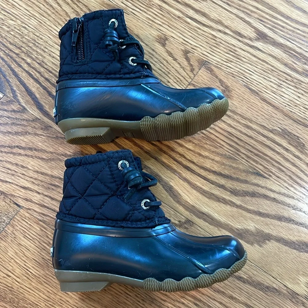 Girl’s Sperry Saltwater Nylon Quilt Duck Boots. Size 8M. Excellent Condition.